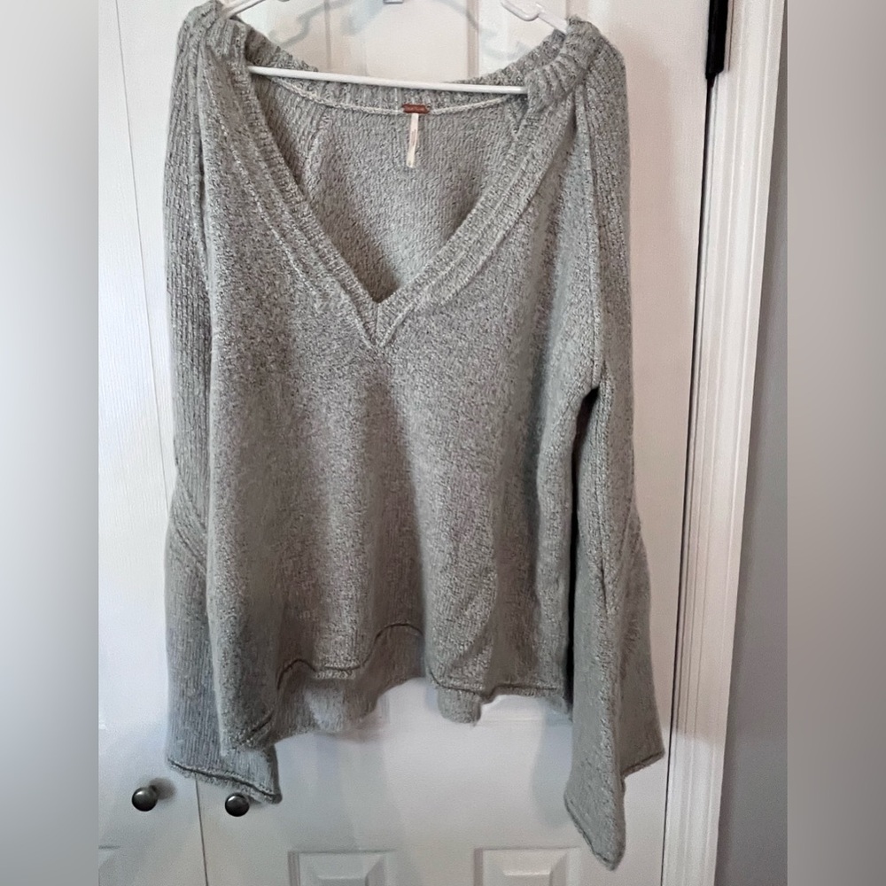 Free People Cozy Gray V-Neck Sweater
Size small
